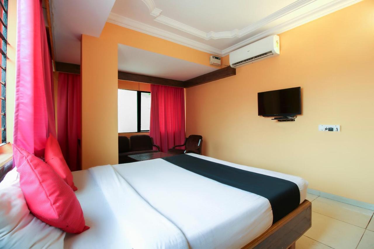 Capital O 71729 Lucky Inn Бангалор Екстериор снимка