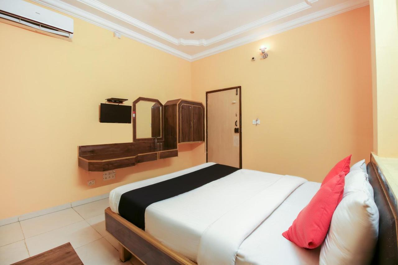 Capital O 71729 Lucky Inn Бангалор Екстериор снимка