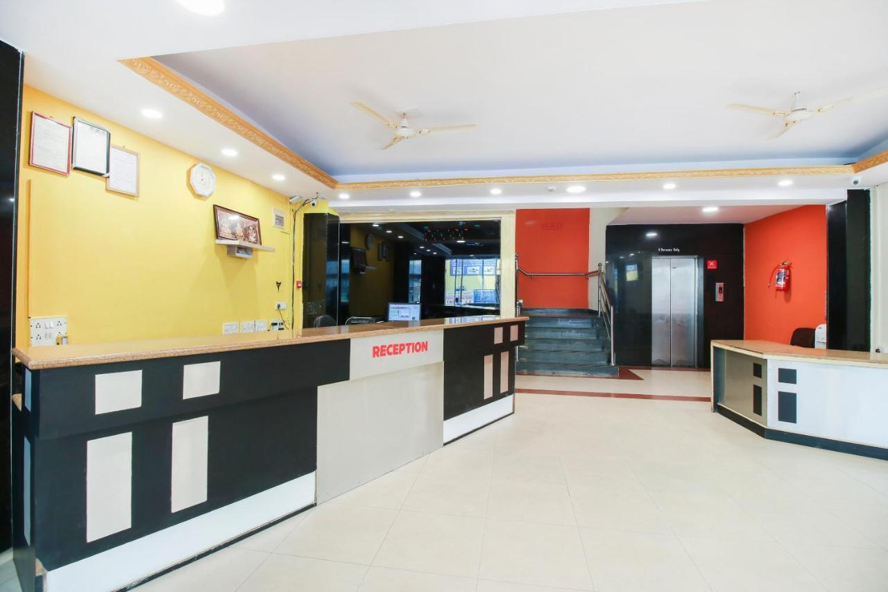 Capital O 71729 Lucky Inn Бангалор Екстериор снимка
